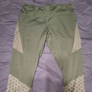 Capri workout leggings